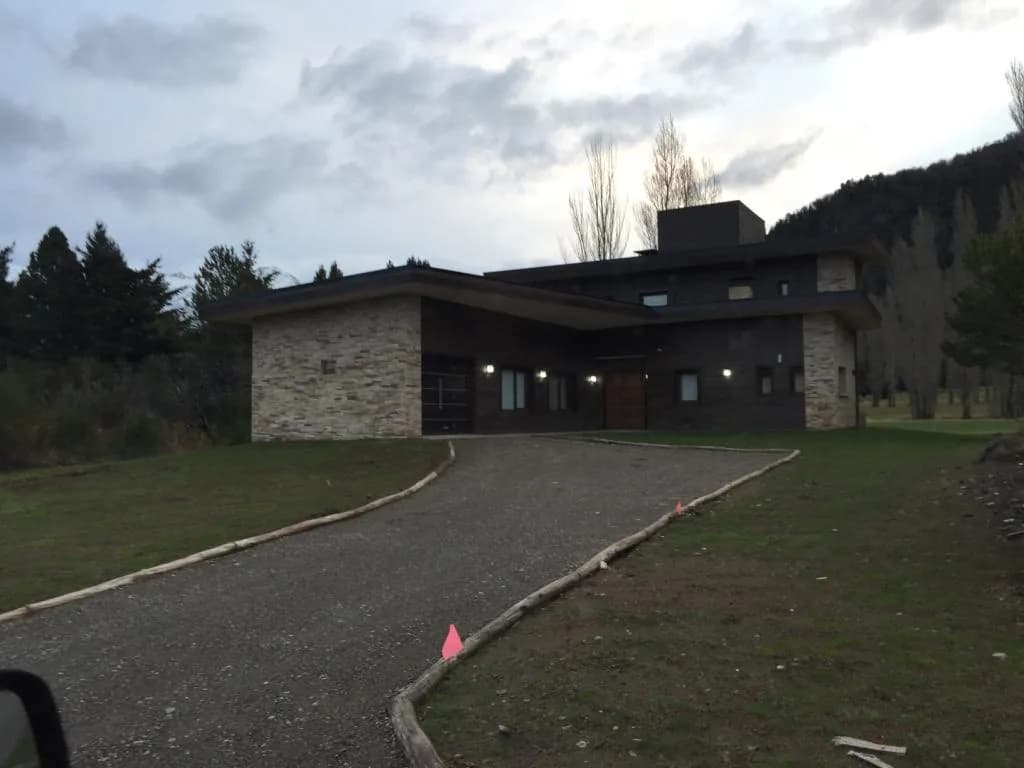 Casa moderna sobre el golf (hoyo 6) - Calle Huepil, Arelauquen — foto 8